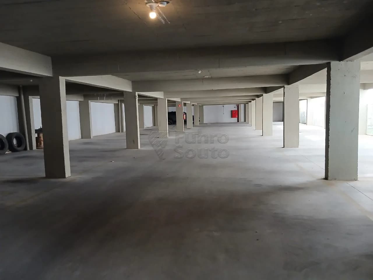 089u8k-garagem.webp