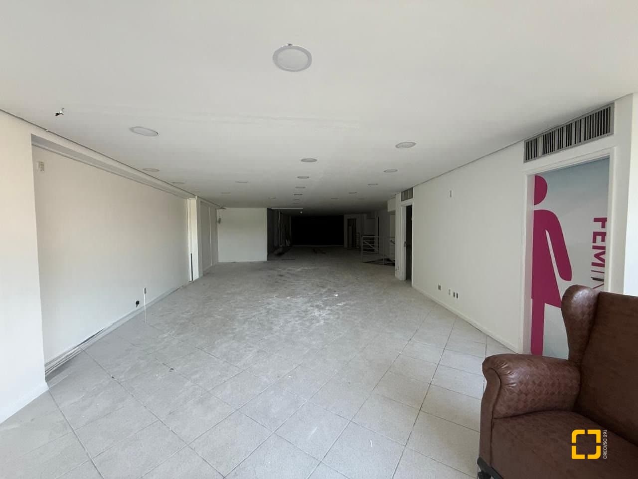 3srbq-iSpRd2_58412698f4b0147d6c.jpg