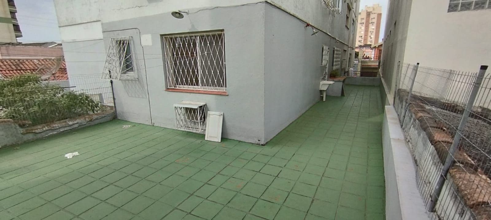 52j12-img-287880472