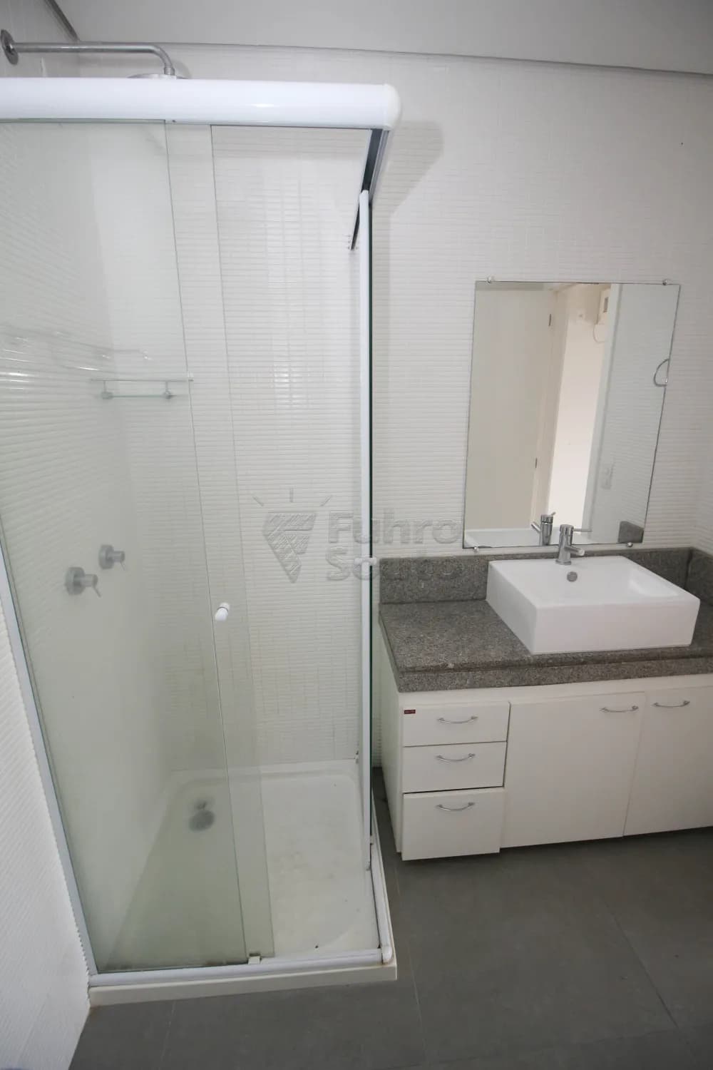 5c85m-banheiro-suite.webp