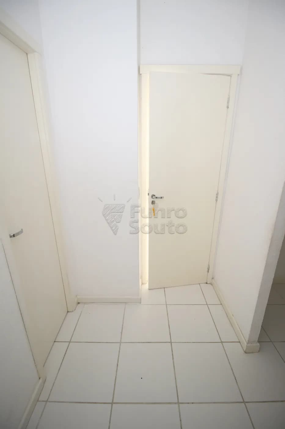 6d1xno-closet.webp