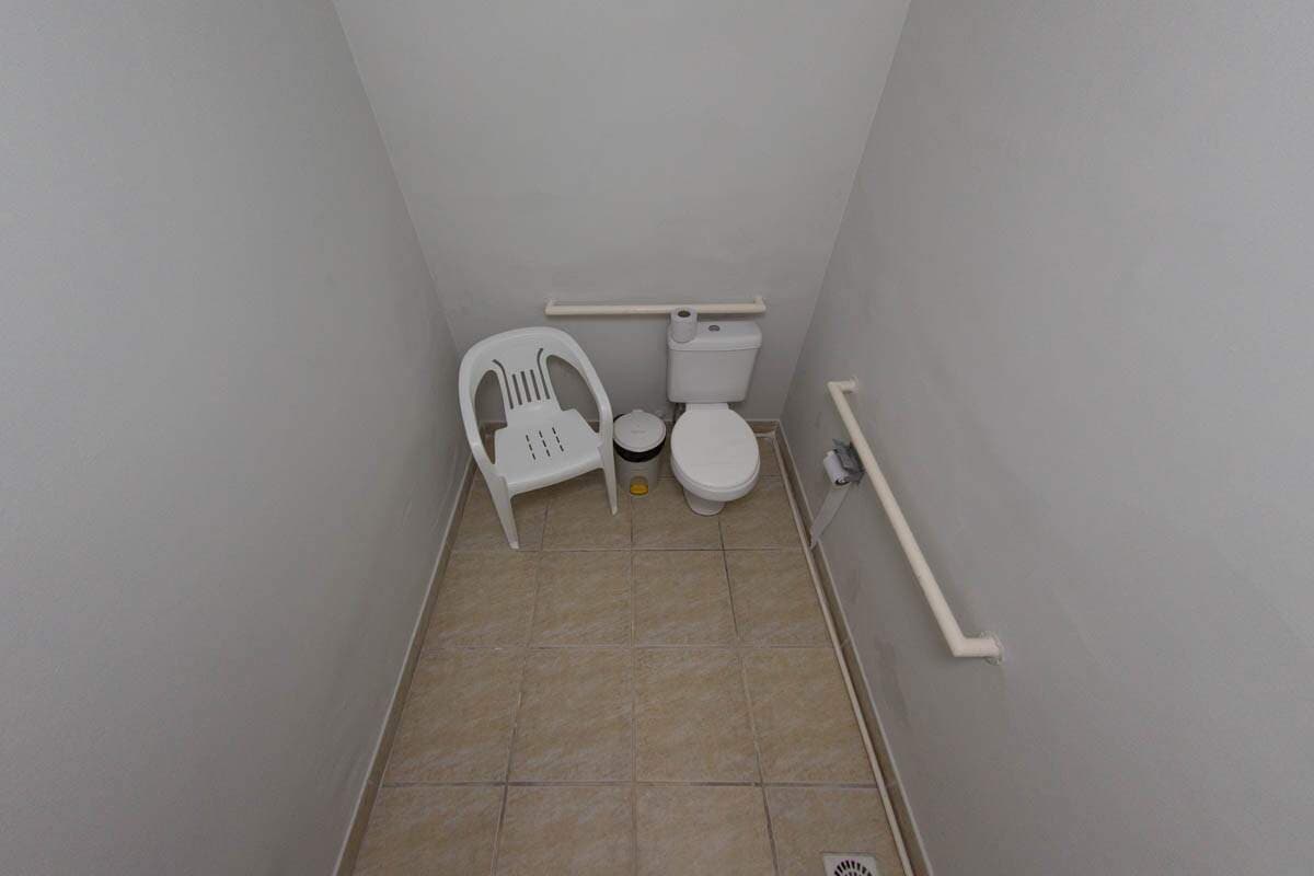 6vhcqg-predio-no-pelotas-banheiro-social.jpg