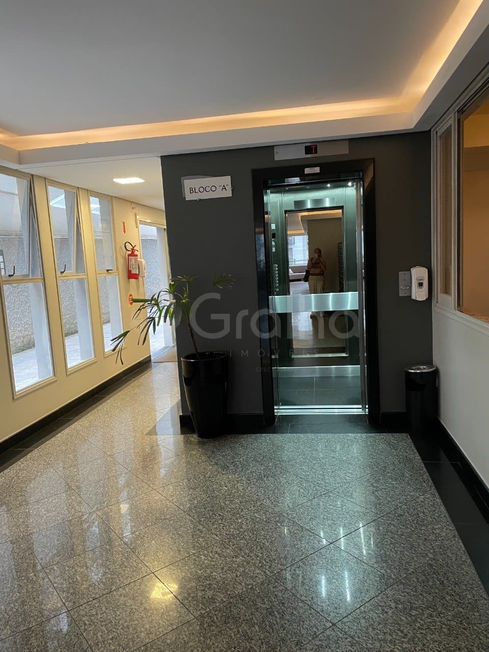 7q09-iTw4oj19x14F4a219q_4050568f235e17c28d.jpg
