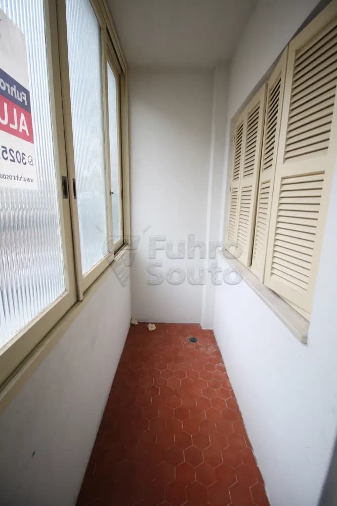8r651b-sacada.webp