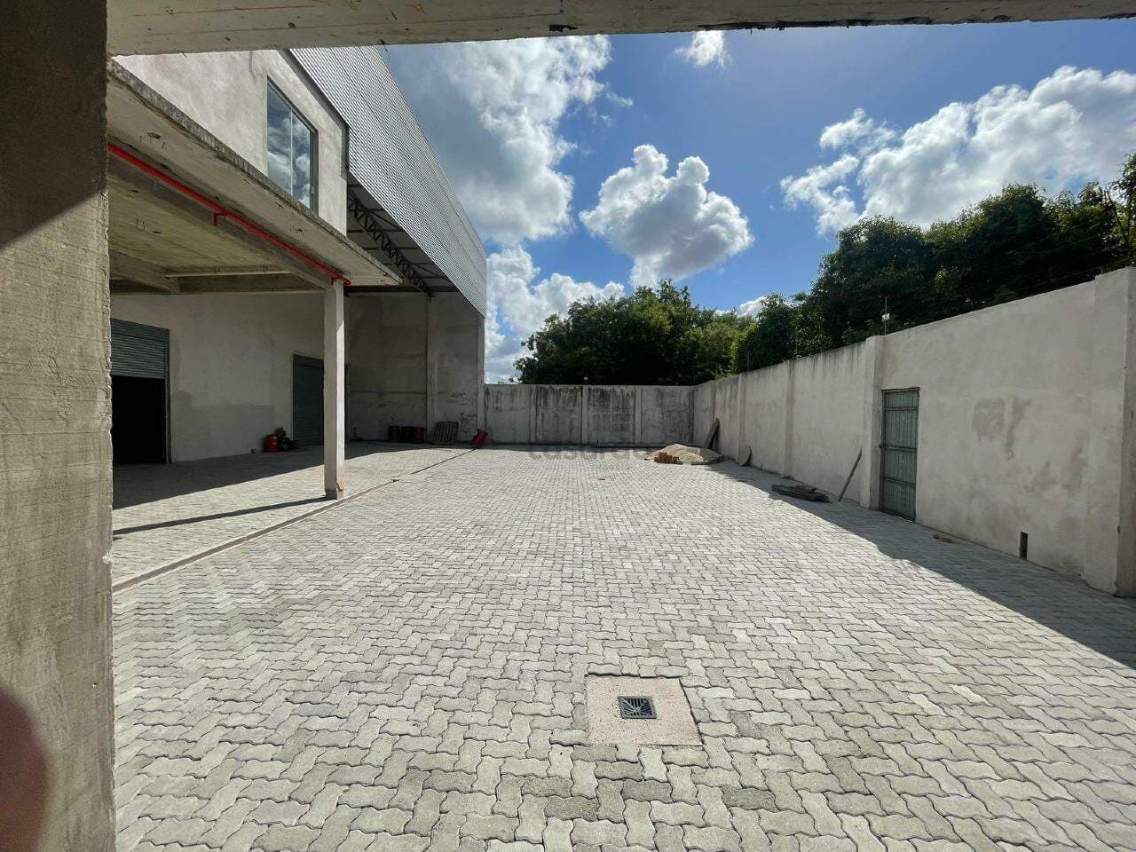 9jh6di-predio-comercial-no-pelotas-patio.jpeg