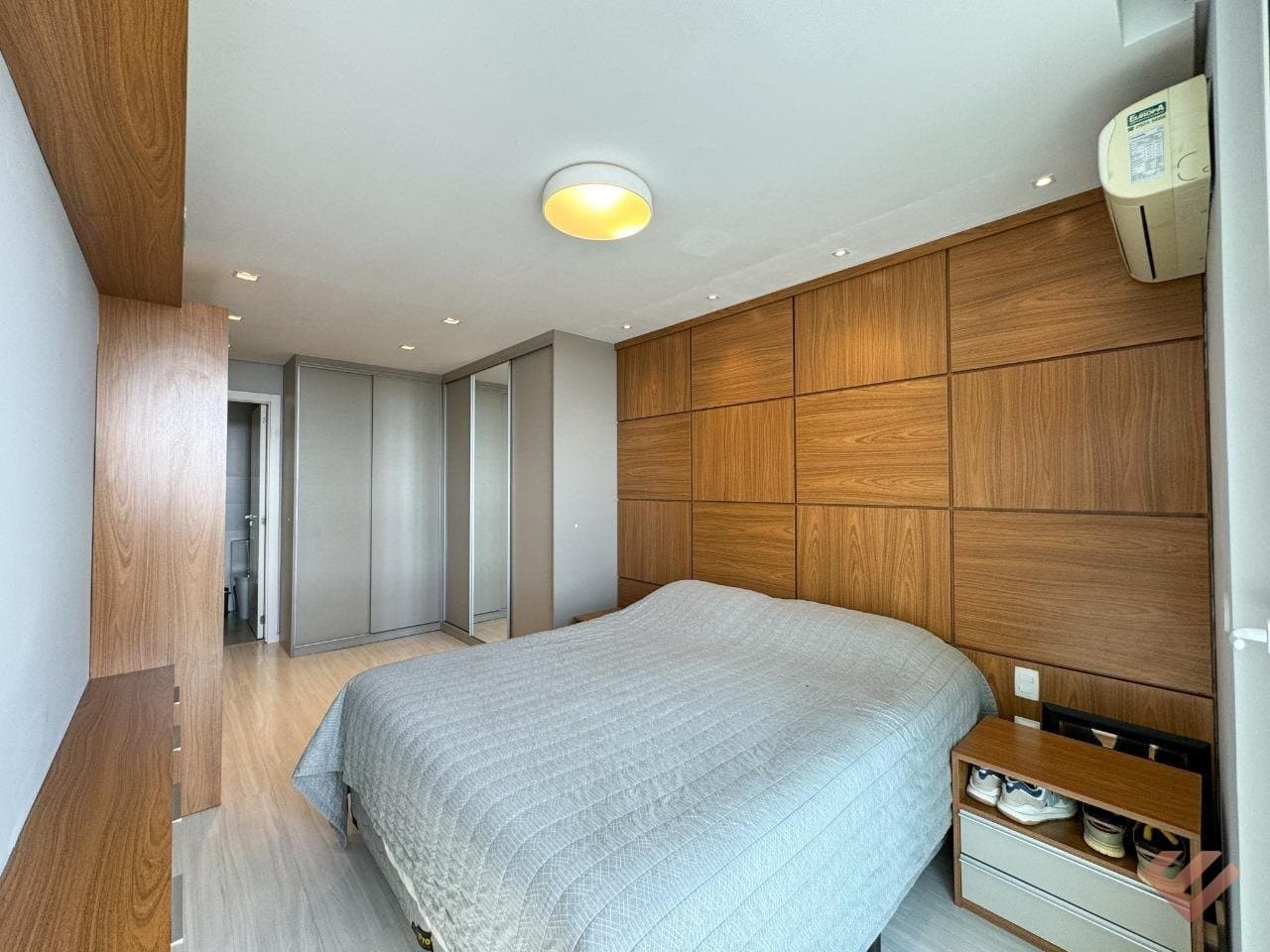 9r55l7-iMs259xG12nt9273Lr_216868dac94ab6fa7.jpg