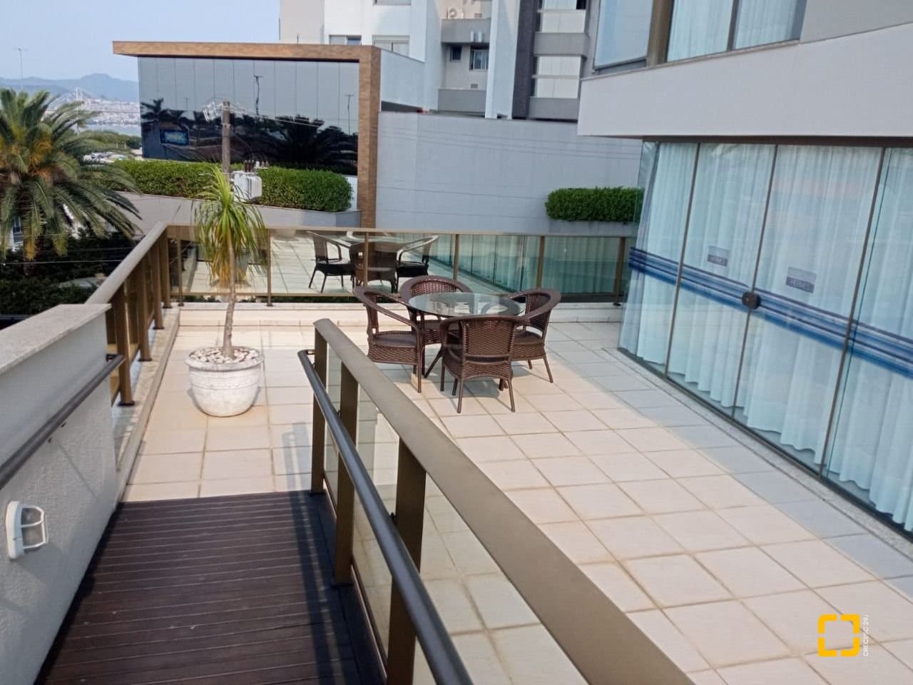apj8o-i1j328_5001367092ee1ebede.jpg