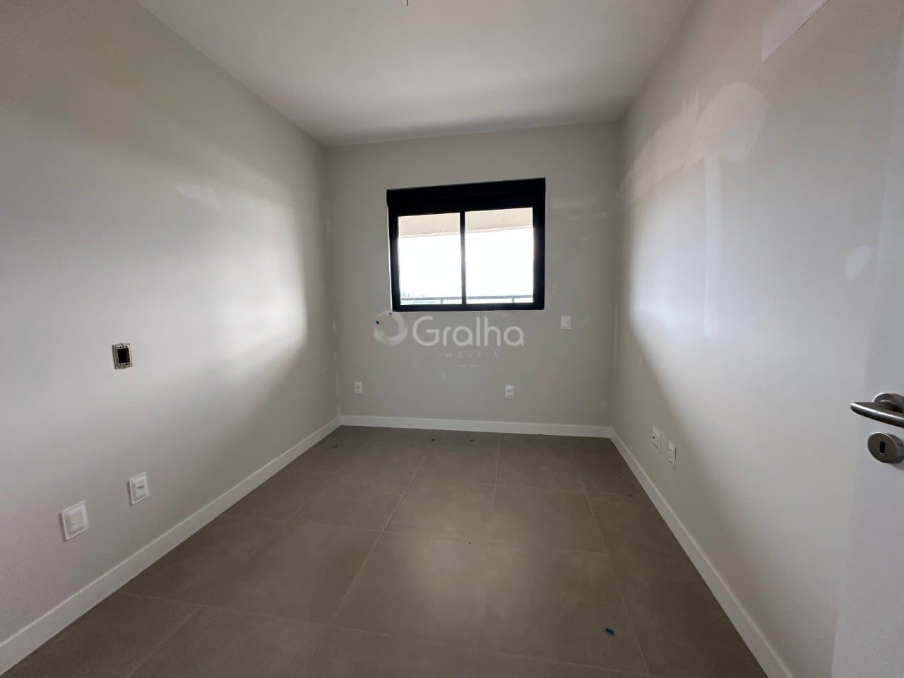 avek39-iq47F6rH28V3P6u9Yy_39280687f7734e25f8.jpg