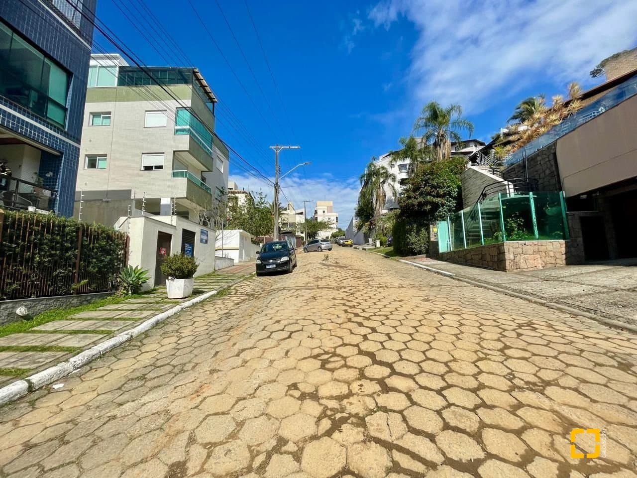 batua-iR67M4ku2Emn7417PB_565456895e3485a7b7.jpg