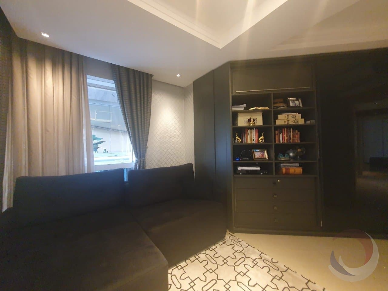 bq93j-iFp4j_31776657b0febc01b3.jpg