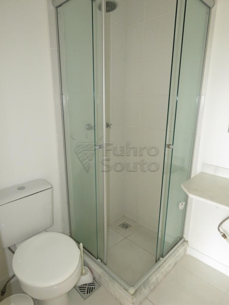 c6t4yf-banheiro-suite.jpg