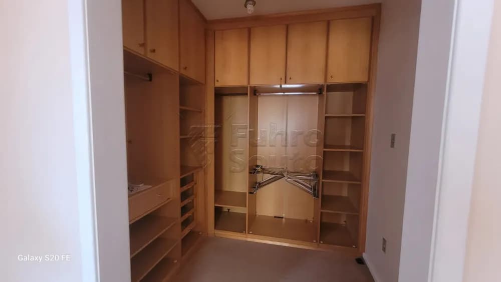 d53rx-closet.webp