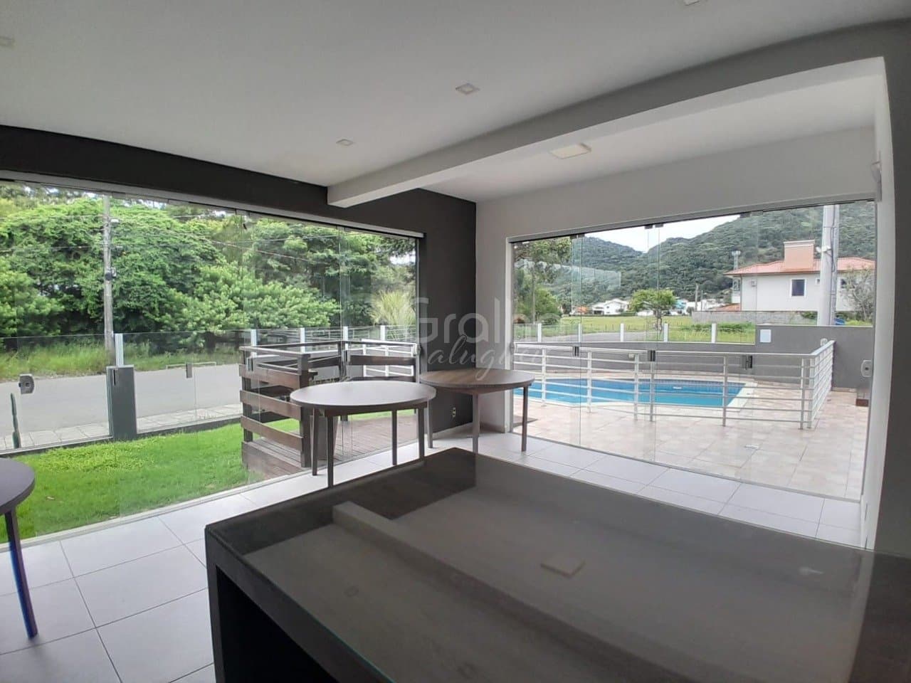 emboa-iP6Z92v_28665699c526be8221.jpg