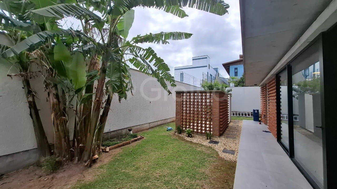 epfr1z-iC1Jm5I2Zti9GDKfY43_411386936c419b0273.jpg
