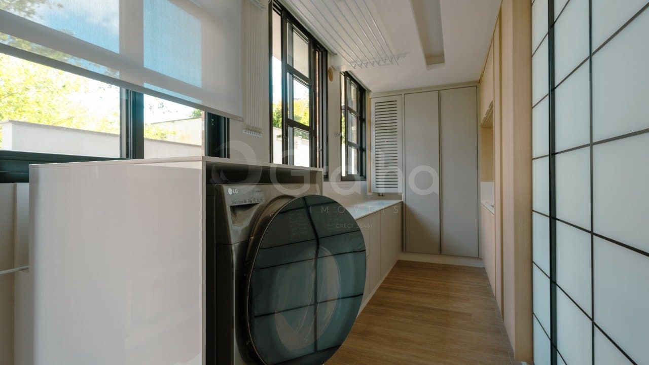 fius4-i94s9Vm3U_3242068fbd878c3aa3.jpg