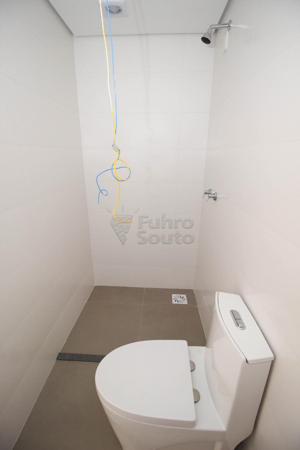 ftthzz-banheiro-suite.jpg