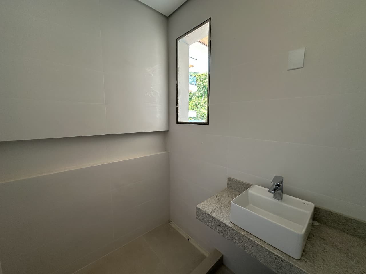 gb8wr-iZt5NFnv1C16qT37AB5_34714680fb90a9ab6d.jpg