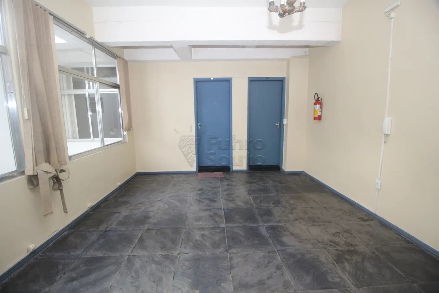 hg4xlj-sala-esp-coletiva.webp
