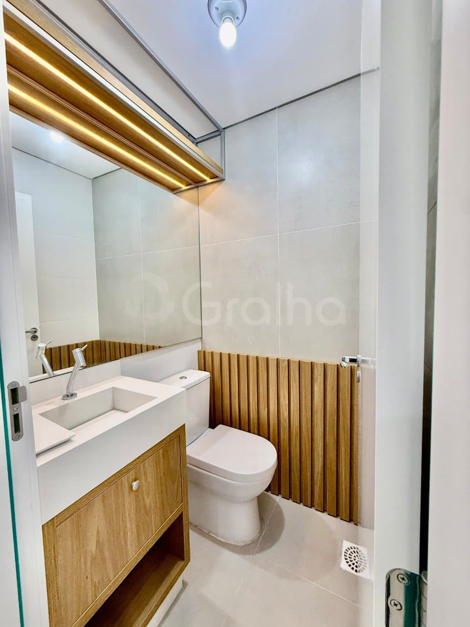 hxia0c-i8yUa2_408736915d9d7d9d6a.jpg