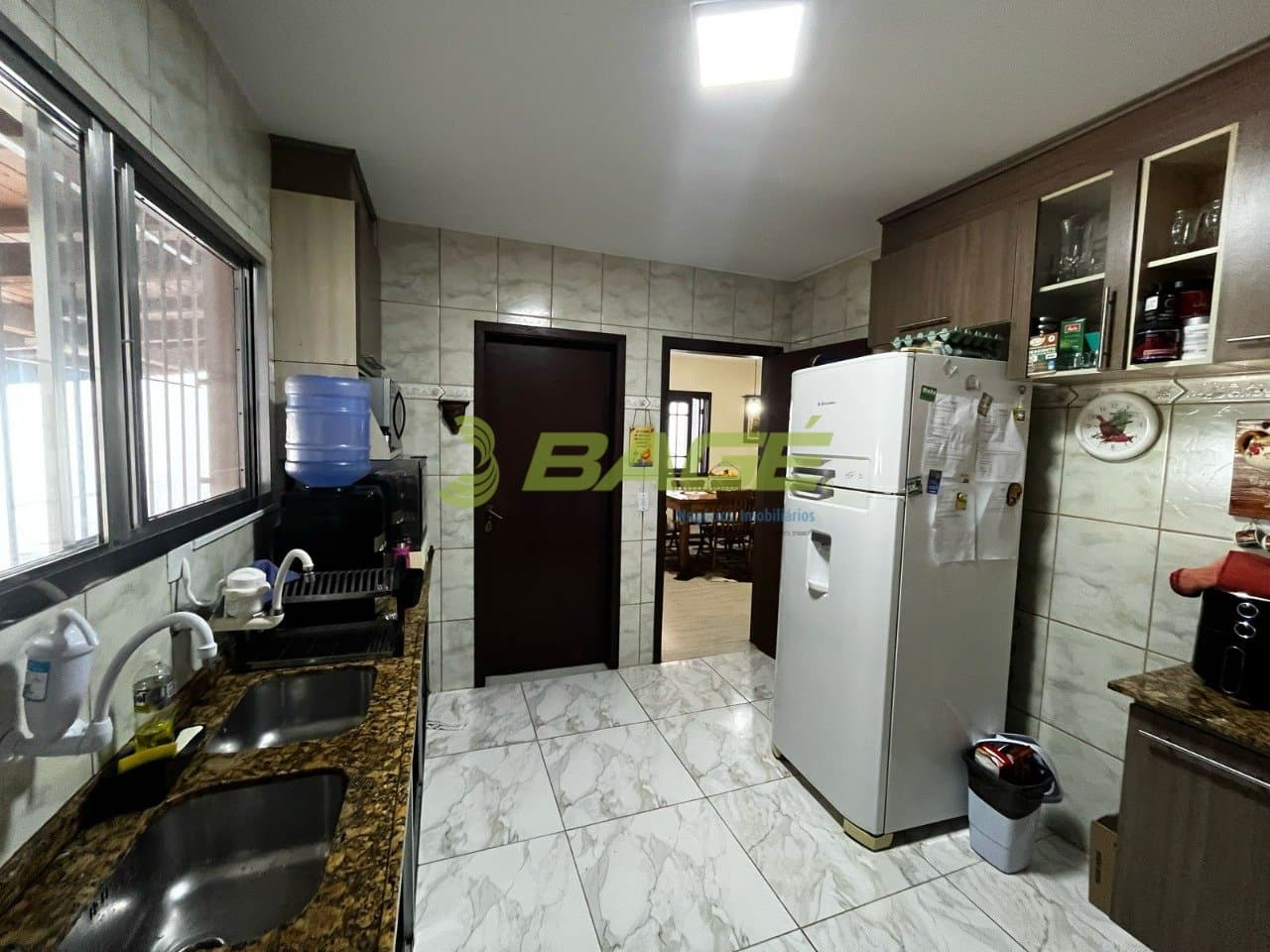 i89t7g98MA83_18168112c336dcb8.jpg