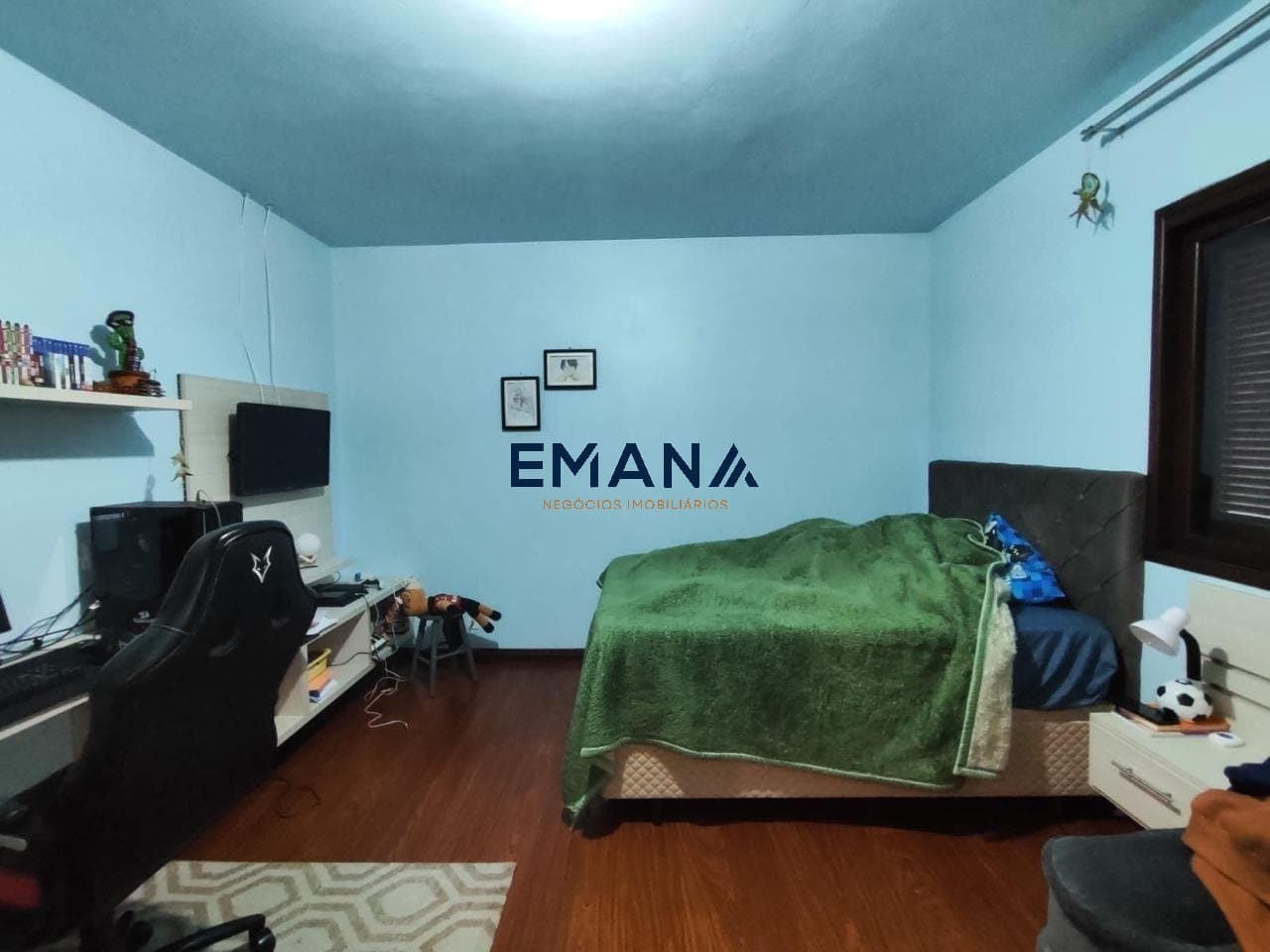 ig9J23V33q79692I_826678aae516fb8b.jpg