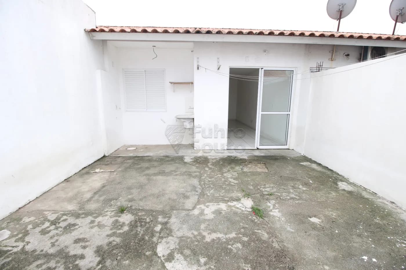 iqe7yq-patio.webp