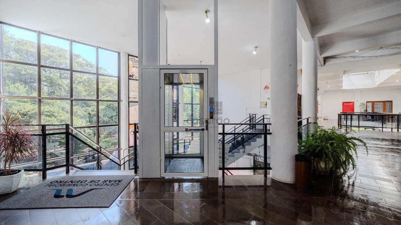 isxd3e-sala-no-pelotas-elevador.jpg