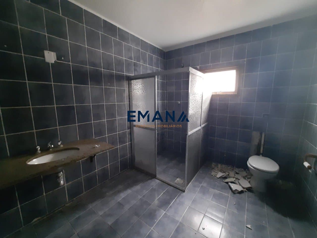 itR9QX216J_827678fa6deec4ed.jpg