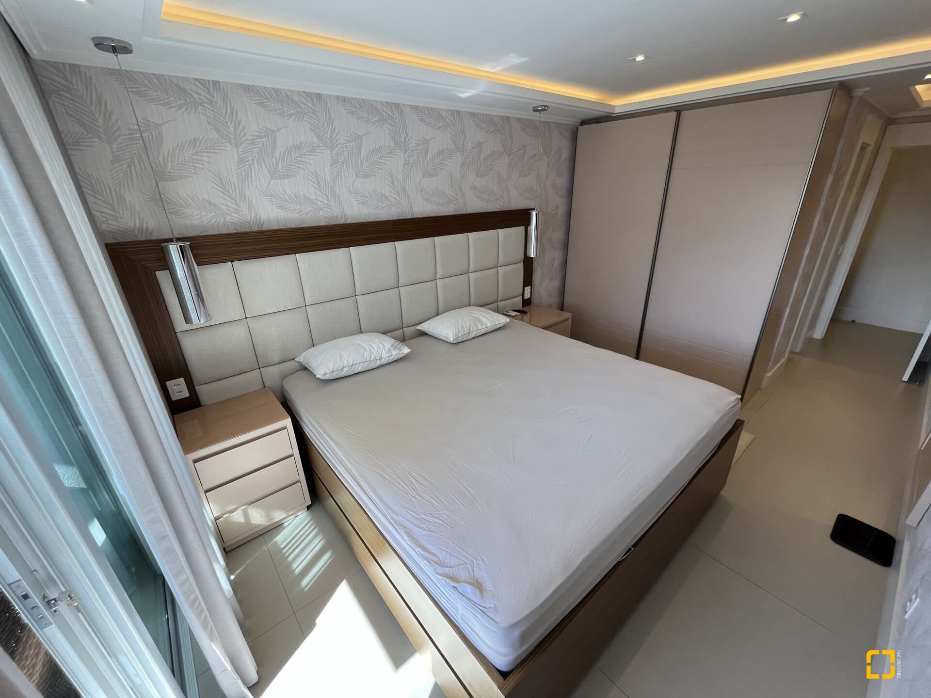 k541a-ib8y9x_5893269bd958bcbdeb.jpg