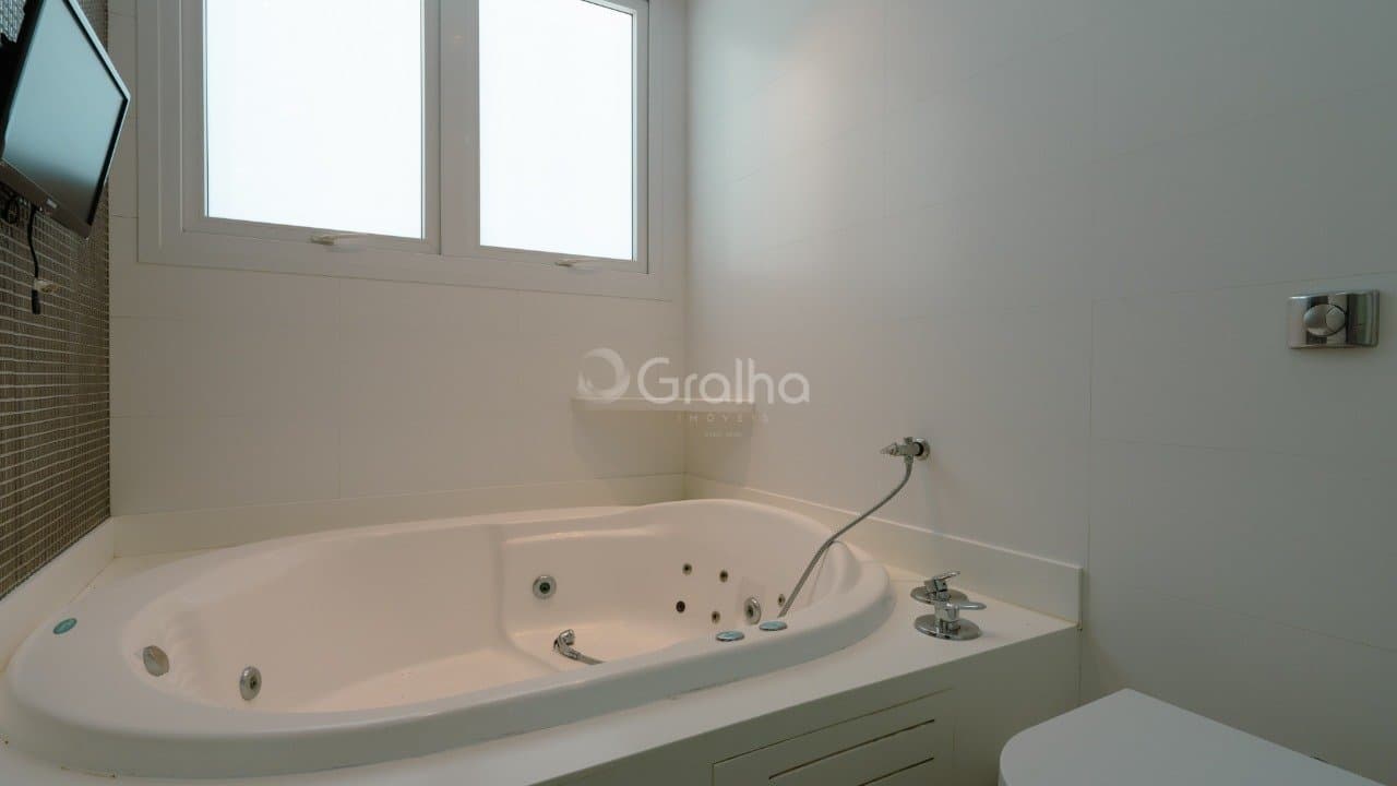 lar6jr-i335aS6v35U8d8B49_34500680a449114ada.jpg