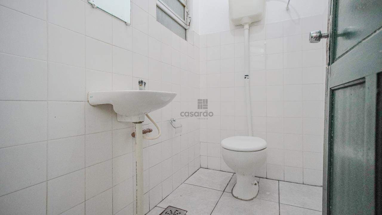 lk3z4b-loja-no-pelotas-banheiro-social.jpg