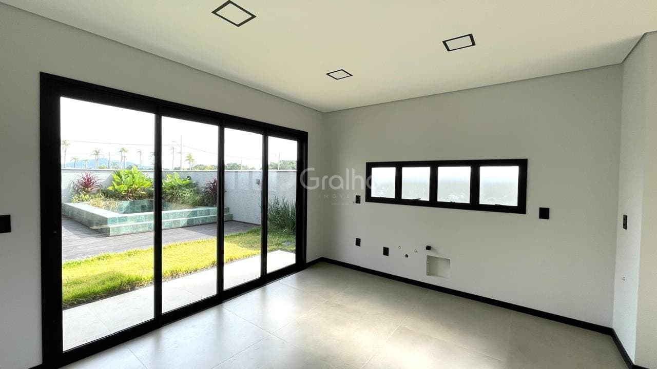 mpdl8-i6JS44X_38171681df37ac147b.jpg