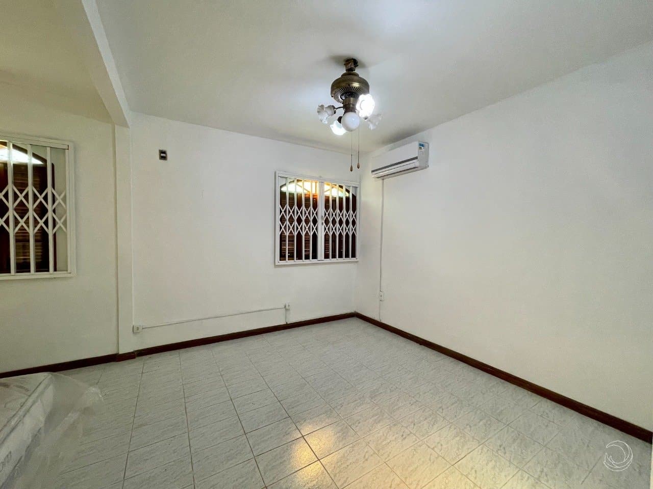 mqpakr-i26O3Q6h8KG64CW_33367663148bb1a033.jpg