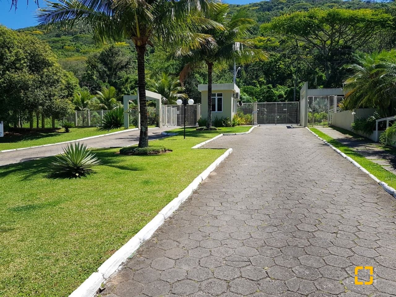oaq2tt-i1498H9_56616689cc40d0e1c6.jpg