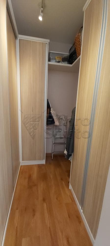 oi6qqg-closet.jpg