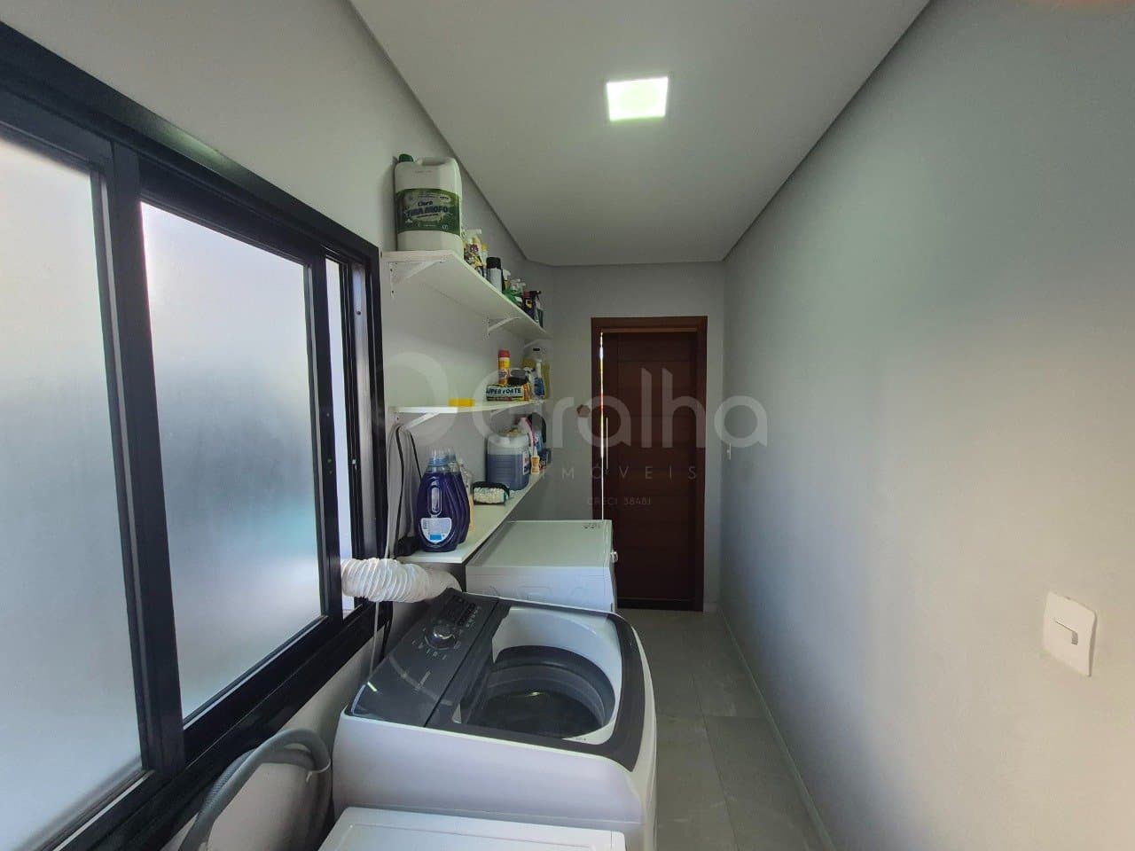 ol5x8q-iAx27_4241969b3028a67325.jpg