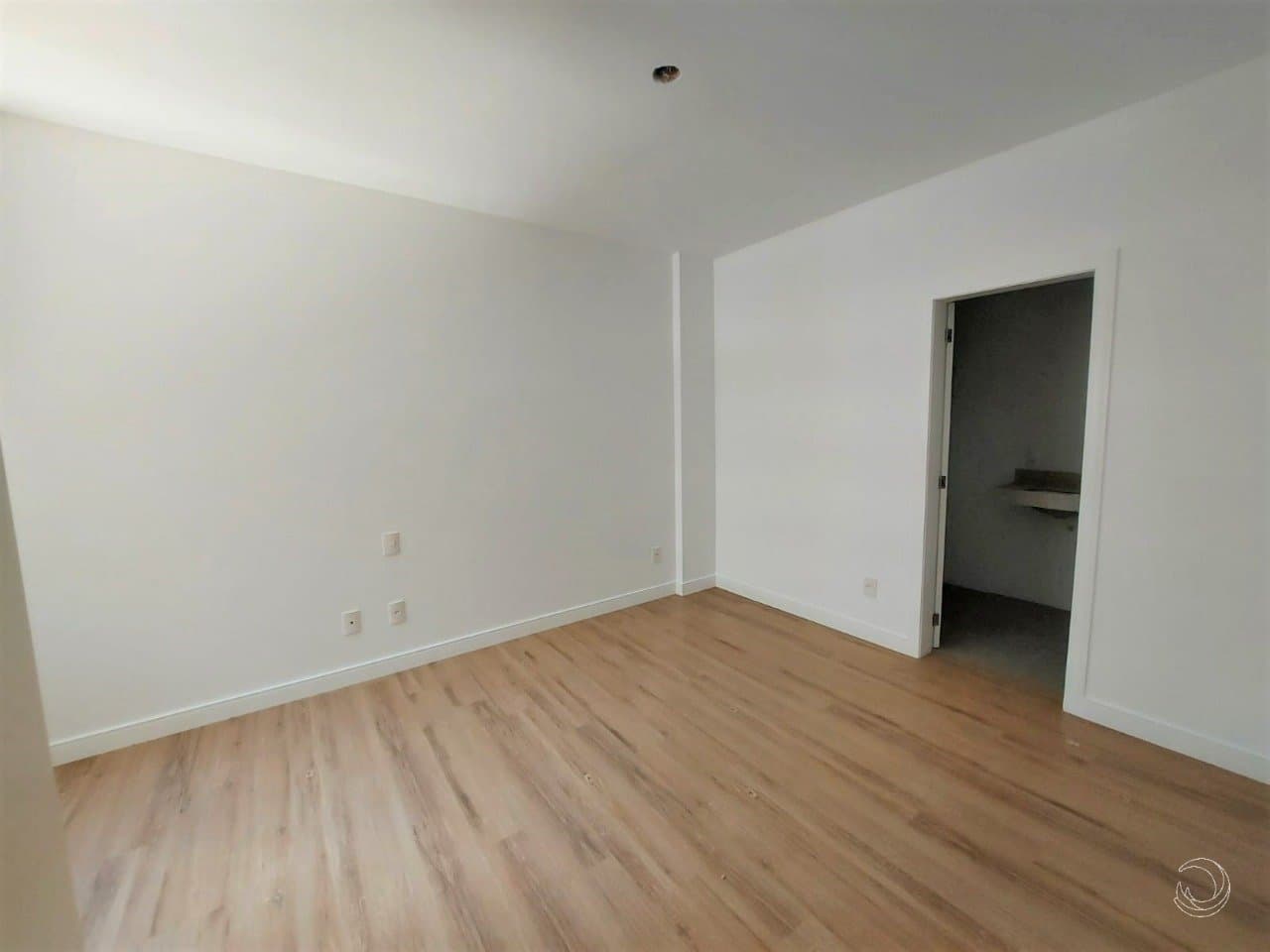 q94heo-i544z_34173667ac82264e1d.jpg