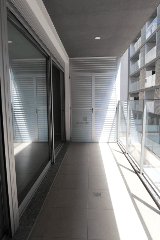 qhwf5d-studio-1-quarto-no-pelotas-sacada.png