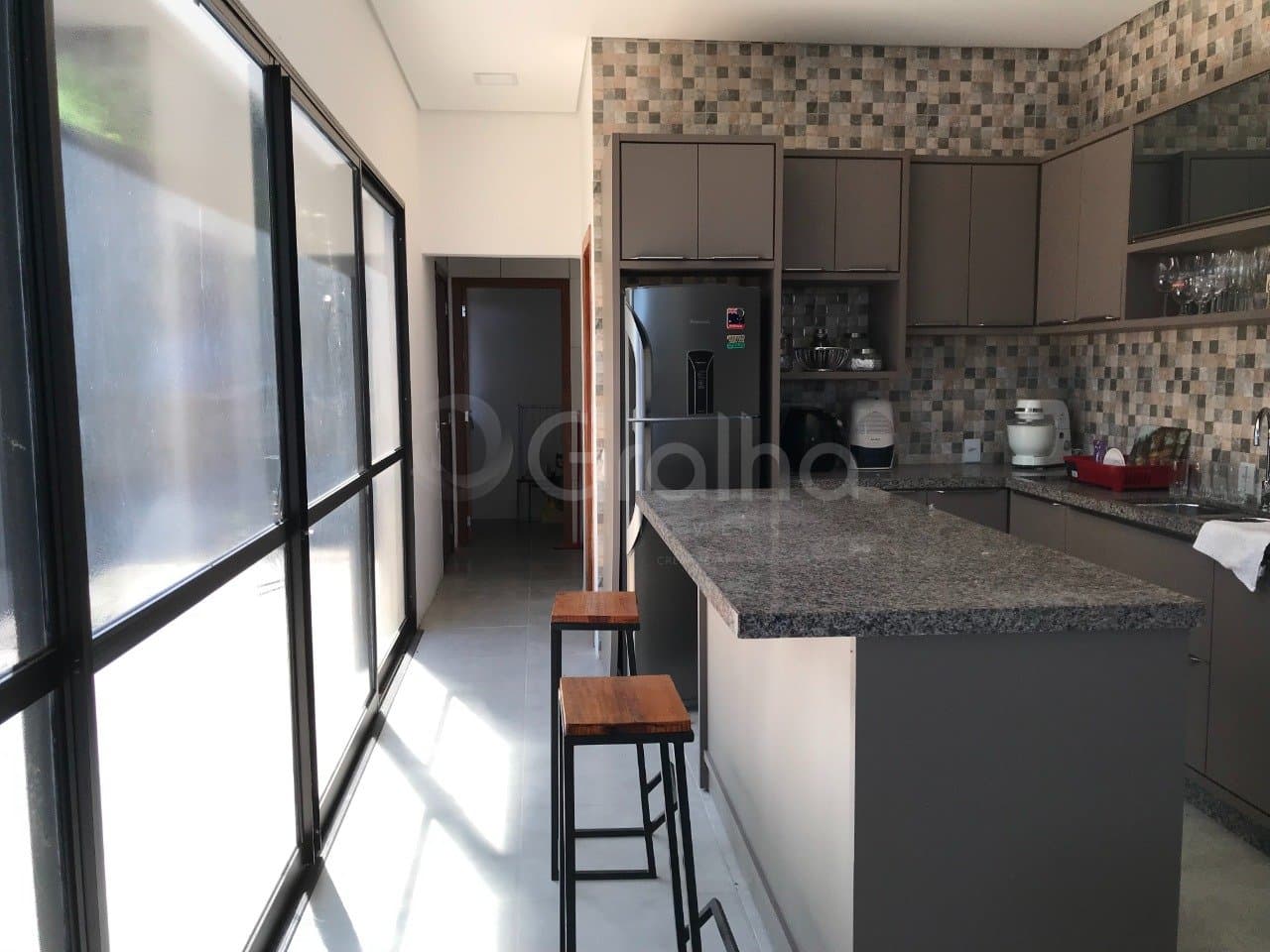qrriz-iqE13_4028368edace2c4c70.jpg