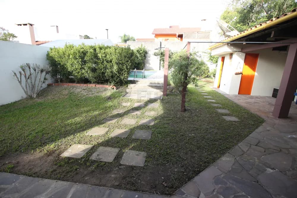 r2caca-patio.webp