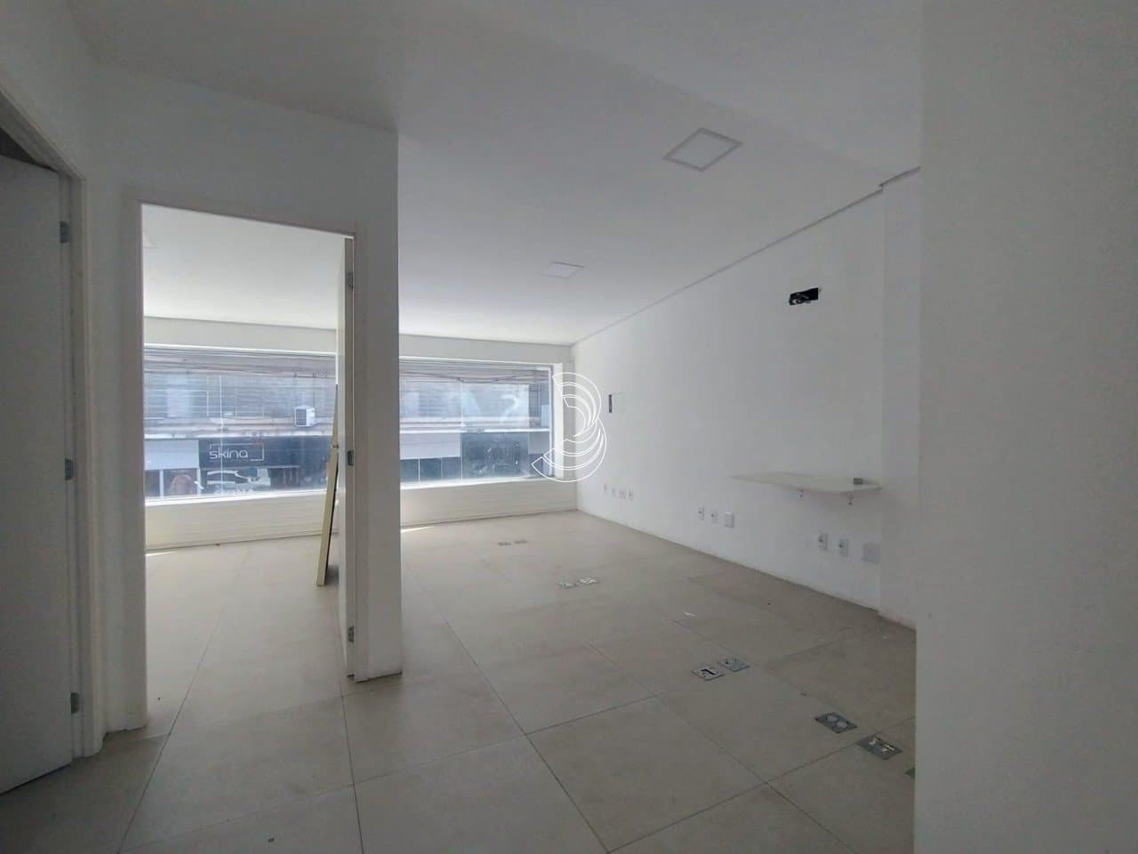 re655-i2fm885_185206923685d6be2e.jpg