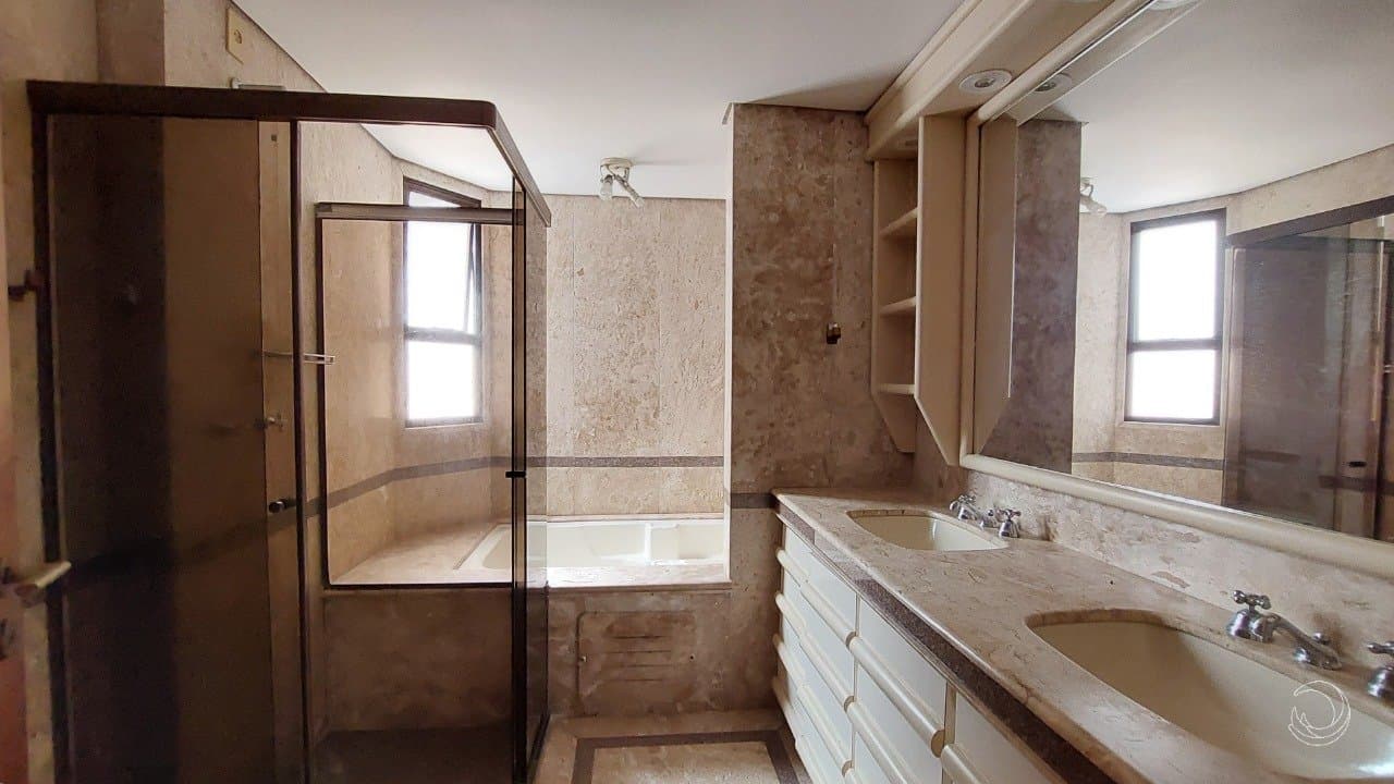 rv17m6-iFIsn8l_35913672cd80b77a63.jpg