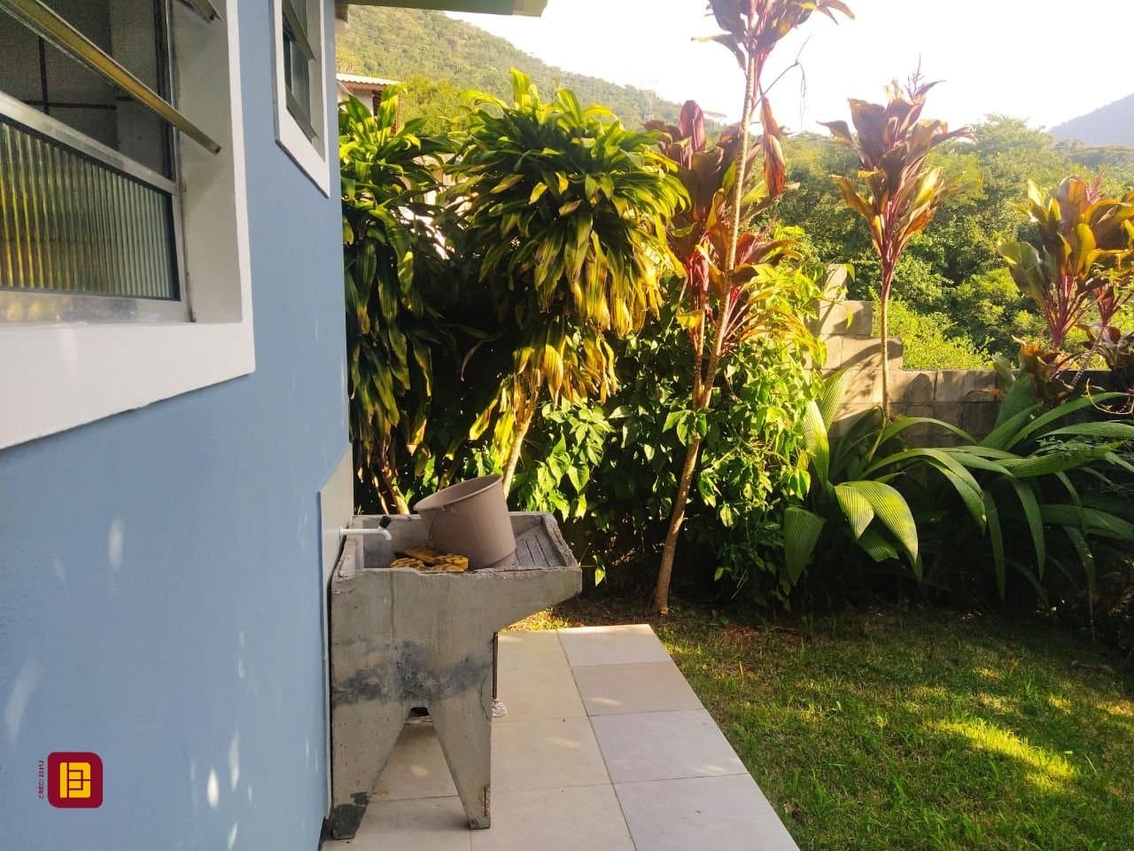 s4ehfj-i3MiY1jb1324paz4a_467576650a9c261632.jpg