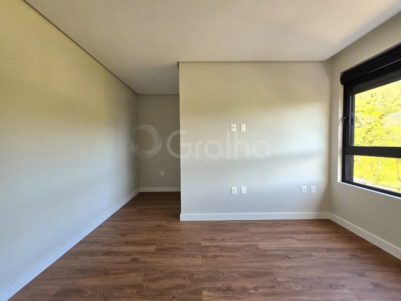 s8msf-i6724_40877691616e73567b.jpg