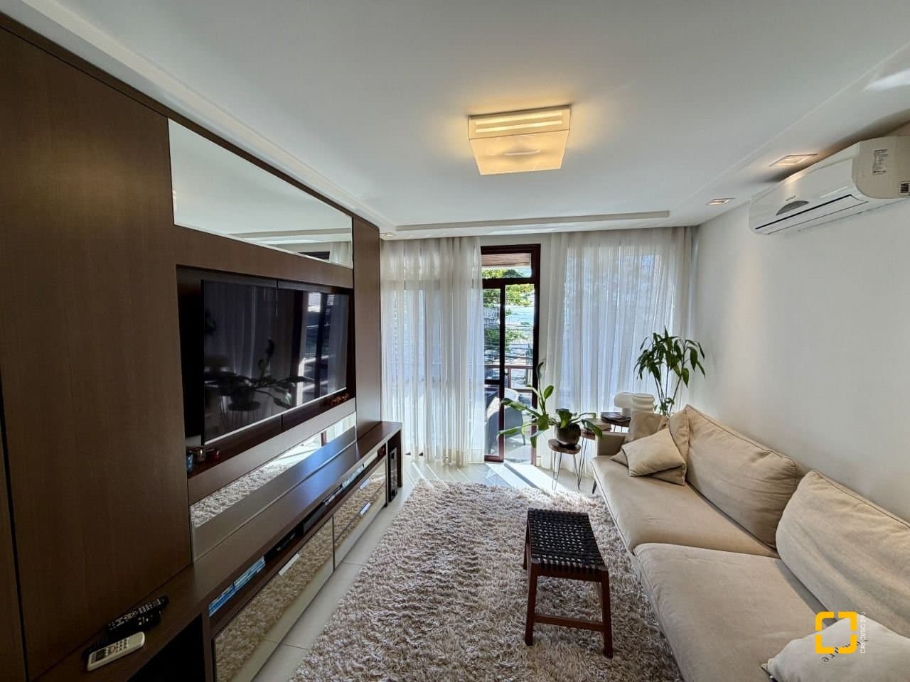smcqbl-i9K6HIn165LV_5946569f0f0738bd7a.jpg