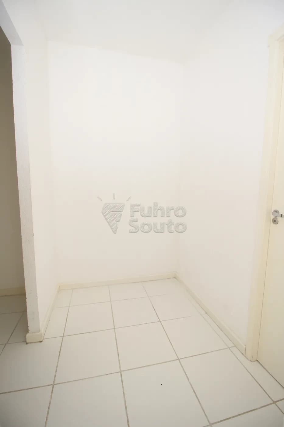 t40gjb-closet.webp