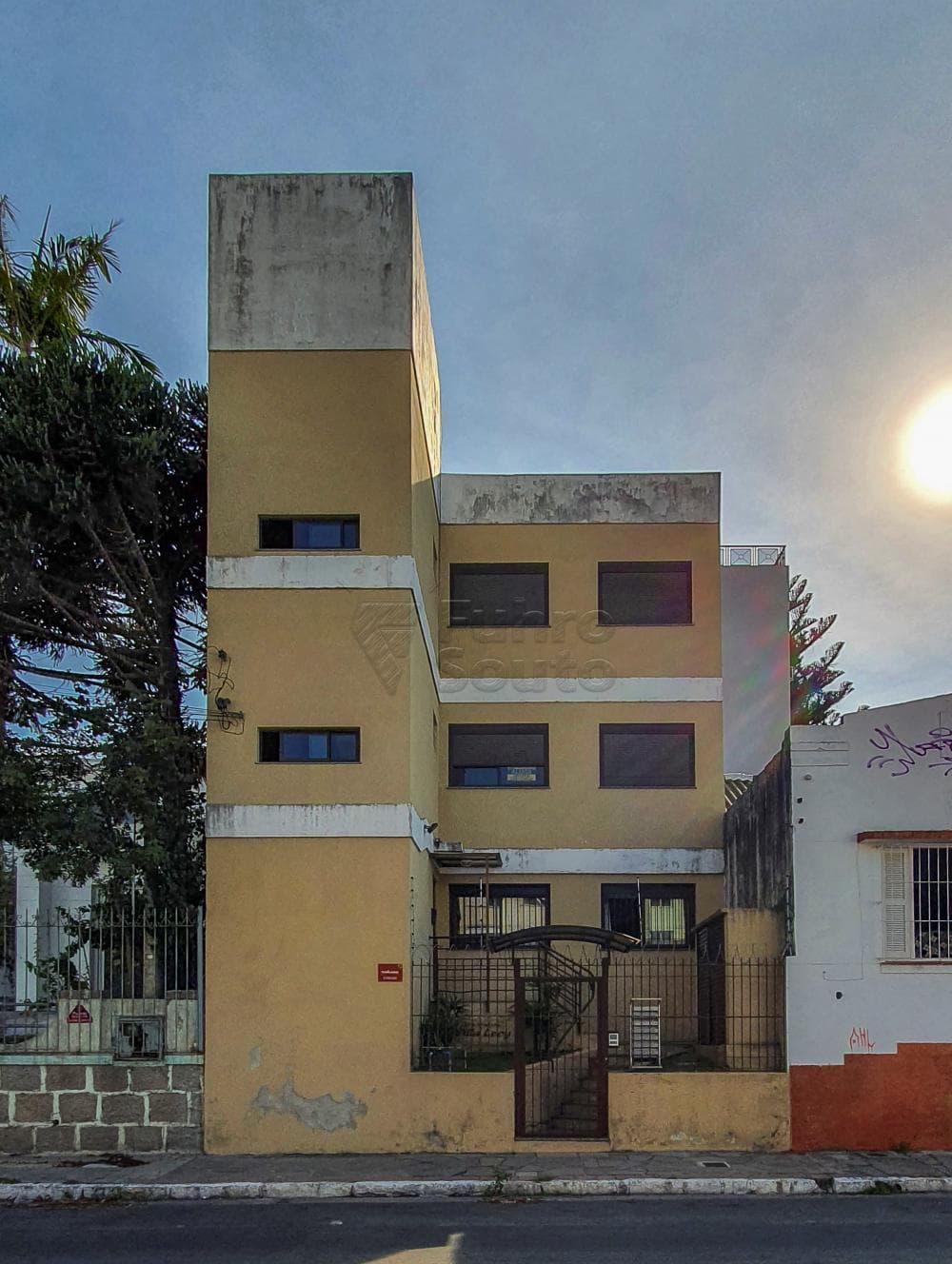 tfzu8b-fachada.jpg