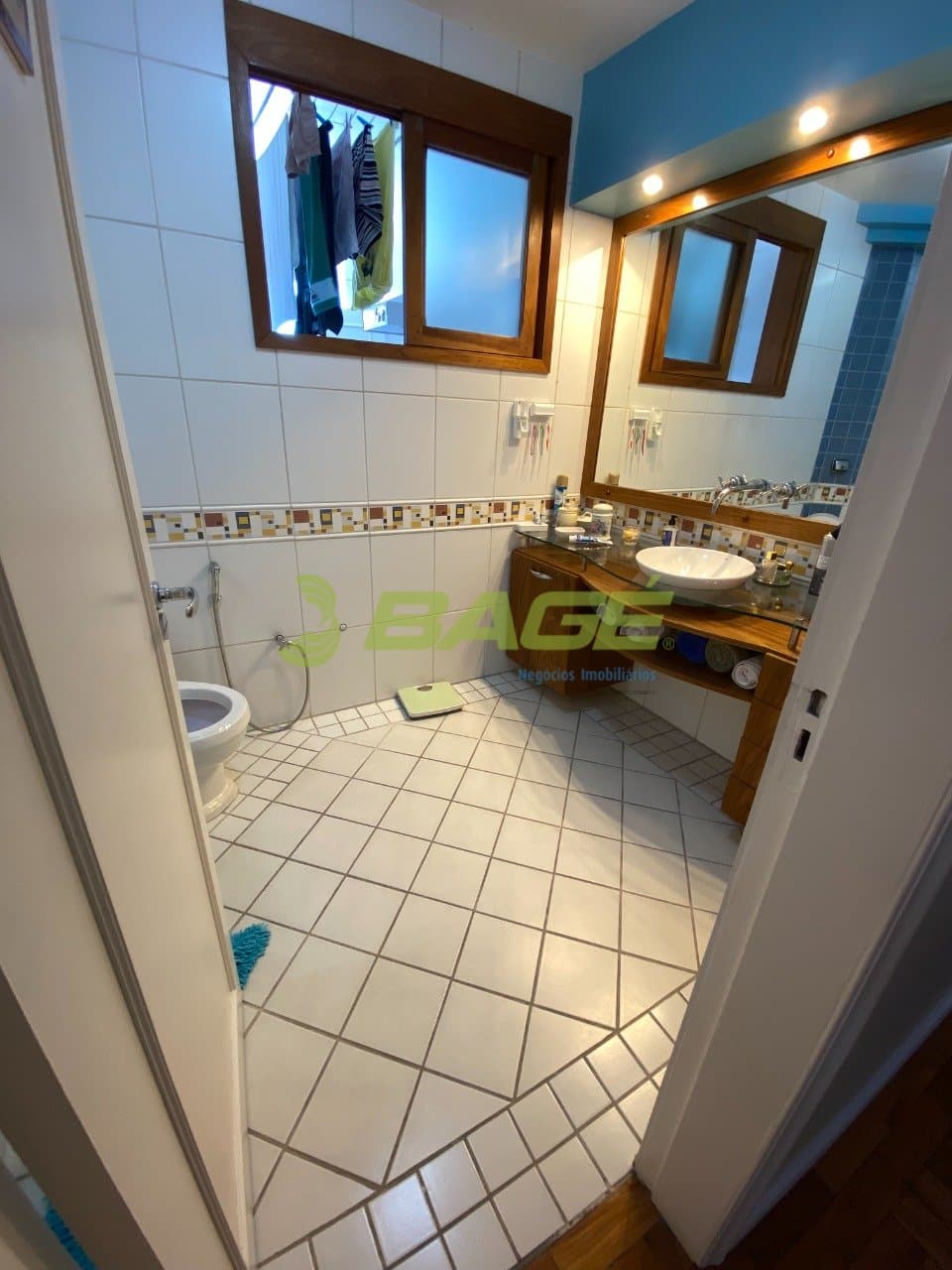 tkixt3-ijfK26iHv29UB1_1012663e7d3be6a93a.jpg