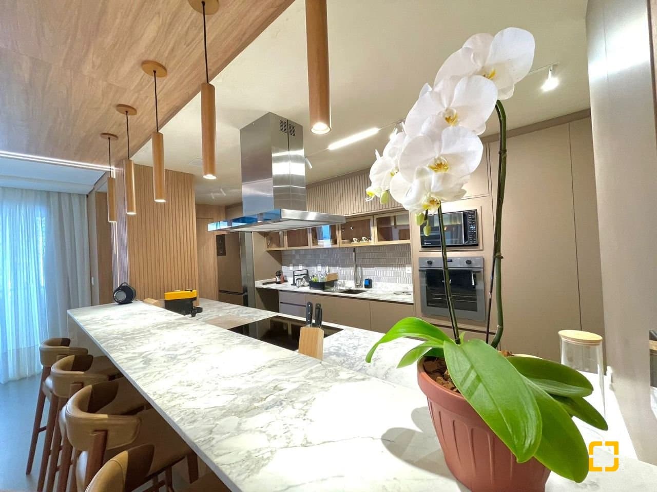 trb4qo-i3E4M_58189696acae14a758.jpg