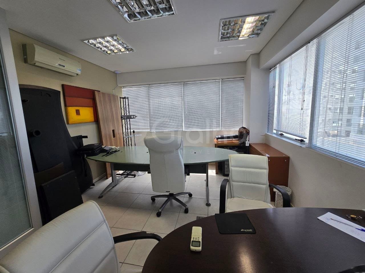 u4vpv-igw561m81S_41214693872d12512e.jpg